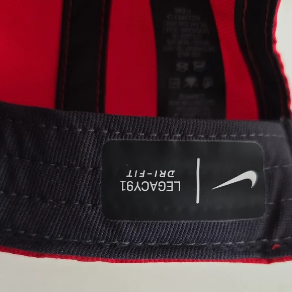 Nike Red Sports Cap with White Swoosh - Picture 4 of 5